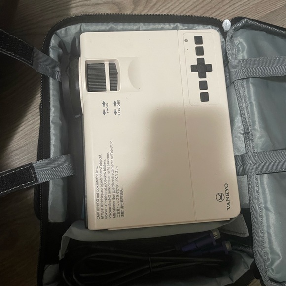 Vankyo Mini Projector - Picture 2 of 5